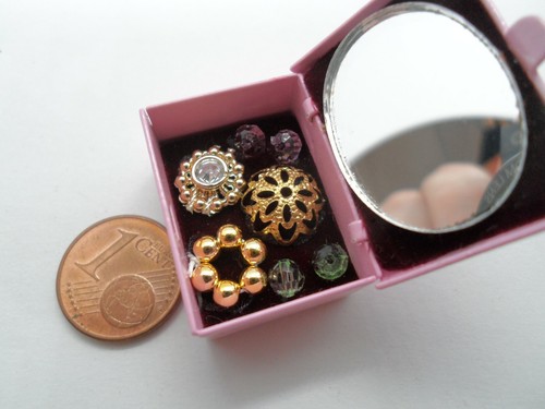 Schmuckschatulle mit schmuck - schmuckschatulle,