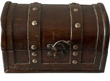 Kleine Holztruhe für Schmuck