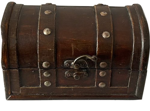 Kleine holztruhe für schmuck - holztruhe,